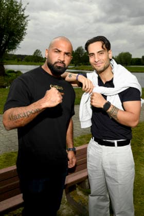 ABB PROMIGOLF - Cyeus und Timur Uelker zu Gast beim ersten Charity Promi-AM Golfrunier zu gunstemn von Kinderwohl Berlin und Geka e.V. auf dem Golf und Country Club am Motzener See in Mittenwalde Brandenburg am 09.05.2026 Brandenburg Deutschland