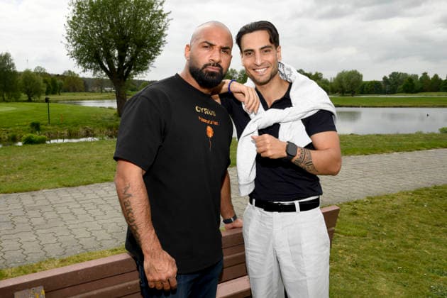 ABB PROMIGOLF - Cyeus und Timur Uelker zu Gast beim ersten Charity Promi-AM Golfrunier zu gunstemn von Kinderwohl Berlin und Geka e.V. auf dem Golf und Country Club am Motzener See in Mittenwalde Brandenburg am 09.05.2026 Brandenburg Deutschland