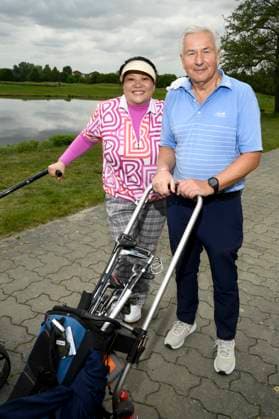 ABB PROMIGOLF- Prof.Yu Zhang Gastgeberin mit Klaus Wowereit ex Buergermeister beim ersten Charity Promi-AM Golftunier zu gunstemn von Kinderwohl Berlin und Geka e.V. auf dem Golf und Country Club am Motzener See in Mittenwalde Brandenburg am 09.05.2026 Brandenburg Deutschland