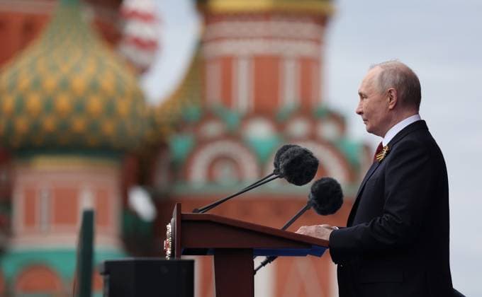 Militaeerparade am 09.05.2026 auf dem Roten Platz in Moskau Wladimir Putin feiert die kuerzeste Parade seit dem Fall der Sowjetunion. Victory Parade on Red Square,Militaerparade am 09.05.2026 auf dem Roten Platz in Moskau. Foto:The Kremlin Moscow via SVEN SIMON - Moskau Russland *** Military parade on 09 05 2026 on Red Square in Moscow Vladimir Putin celebrates the shortest parade since the fall of the Soviet Union Victory Parade on Red Square,Military parade on Red Square in Moscow on 0 Poolfoto TheKremlinMoscow-SvenSimon ,EDITORIAL USE ONLY