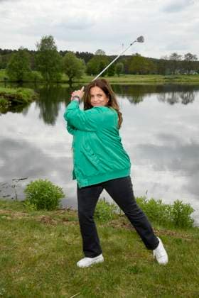 ABB PROMIGOLF - Rebecca Immanuel beim Abschlag Schauspielerin zu Gast beim ersten Charity Promi-AM Golfturnier zu gunstemn von Kinderwohl Berlin und Geka e.V. auf dem Golf und Country Club am Motzener See in Mittenwalde Brandenburg am 09.05.2026 Brandenburg Deutschland