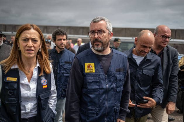 News Bilder des Tages Preparations are underway at Granadilla Port for MV Hondius TENERIFE, CANARY ISLANDS, SPAIN - MAY 09: Virginia Barcones, Director of Civil Protection (right), Javier Padilla, Secretary of State for Health (center), and Alfonso Cabello, Spokesperson for the Government of the Canary Islands, visit the Port of Granadilla to supervise the operation in Tenerife, Canary Islands, Spain on May 09, 2026. Andres Gutierrez Anadolu Tenerife Spain. Editorial use only. Please get in touch for any other usage.  Copyright: x2026xAnadoluxAndresxGutierrezx