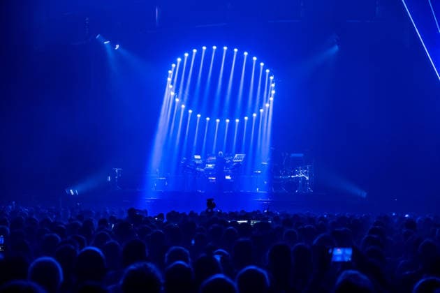 Christopher von Deylen alias Schiller während des Auftaktkonzerts der EUPHORIA In Surround Sound Die Arena Tour 2026 am 9. Mai 2026 in der QUARTERBACK Immobilien ARENA in Leipzig. Die aktuelle Tournee präsentiert das neue Album Euphoria mit immersiver Licht- und Surround-Show. Schiller 2026