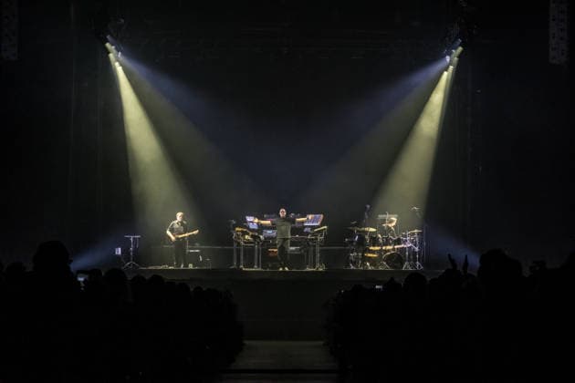 Christopher von Deylen alias Schiller während des Auftaktkonzerts der EUPHORIA In Surround Sound Die Arena Tour 2026 am 9. Mai 2026 in der QUARTERBACK Immobilien ARENA in Leipzig. Die aktuelle Tournee präsentiert das neue Album Euphoria mit immersiver Licht- und Surround-Show. Schiller 2026