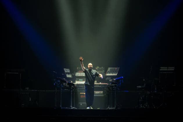 Christopher von Deylen alias Schiller während des Auftaktkonzerts der EUPHORIA In Surround Sound Die Arena Tour 2026 am 9. Mai 2026 in der QUARTERBACK Immobilien ARENA in Leipzig. Die aktuelle Tournee präsentiert das neue Album Euphoria mit immersiver Licht- und Surround-Show. Schiller 2026