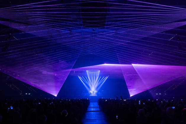 Christopher von Deylen alias Schiller während des Auftaktkonzerts der EUPHORIA In Surround Sound Die Arena Tour 2026 am 9. Mai 2026 in der QUARTERBACK Immobilien ARENA in Leipzig. Die aktuelle Tournee präsentiert das neue Album Euphoria mit immersiver Licht- und Surround-Show. Schiller 2026