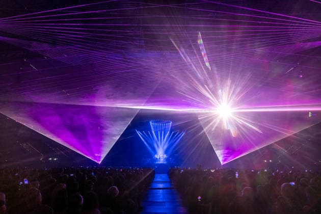 Christopher von Deylen alias Schiller während des Auftaktkonzerts der EUPHORIA In Surround Sound Die Arena Tour 2026 am 9. Mai 2026 in der QUARTERBACK Immobilien ARENA in Leipzig. Die aktuelle Tournee präsentiert das neue Album Euphoria mit immersiver Licht- und Surround-Show. Schiller 2026