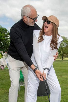 ABB PROMIGOLF- Simone Thomalla Freund Rene Merten beim Abschlag , zu Gast beim ersten Charity Promi-AM Golfturnier zu gunstemn von Kinderwohl Berlin und Geka e.V. auf dem Golf und Country Club am Motzener See in Mittenwalde Brandenburg am 09.05.2026 Brandenburg Deutschland
