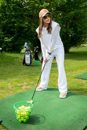 ABB PROMIGOLF- Simone Thomalla beim Abschlagauf dem Gruen zu Gast beim ersten Charity Promi-AM Golfturnier zu gunstemn von Kinderwohl Berlin und Geka e.V. auf dem Golf und Country Club am Motzener See in Mittenwalde Brandenburg am 09.05.2026 Brandenburg Deutschland