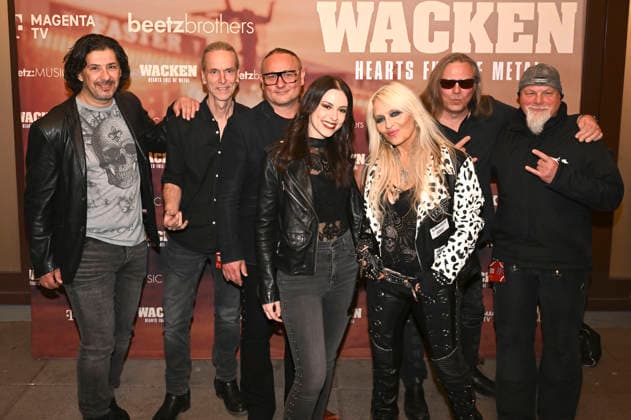 Jennifer Haben und Doro Pesch mit der Band Skyline bei der Premiere des Magenta TV-Dokumentarfilms Wacken - Hearts Full of Metal auf dem DOK.fest München 2026 im Deutschen Theater. München, 09.05.2026