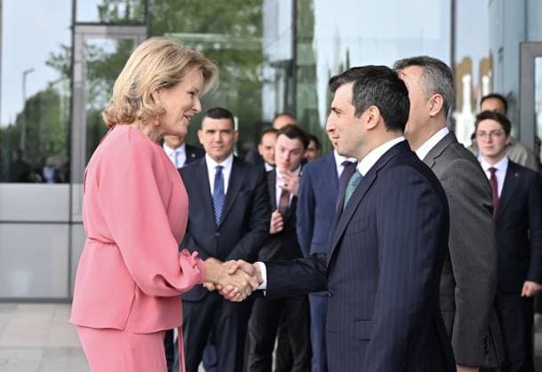 Belgian Queen Mathilde in Istanbul ISTANBUL, TURKIYE - MAY 10: Belgian Queen Mathilde (L) is welcomed by Baykar Board Chairman, Selcuk Bayraktar (R) at the Ozdemir Bayraktar National Technology Center as part of an Economic Mission in Istanbul, Turkiye, on May 10, 2026. Elif Ozturk Anadolu Istanbul Turkey. Editorial use only. Please get in touch for any other usage.  Copyright: x2026xAnadoluxElifxOzturkx