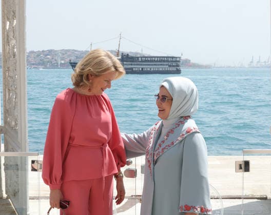 Turkish First Lady hosts Belgian Queen at Dolmabahce Palace ISTANBUL, TURKIYE - MAY 10: (----EDITORIAL USE ONLY - MANDATORY CREDIT - TURKISH PRESIDENCY MUSTAFA KAMACI HANDOUT - NO MARKETING NO ADVERTISING CAMPAIGNS - DISTRIBUTED AS A SERVICE TO CLIENTS----) Turkish First Lady Emine Erdogan (R) welcomes Queen Queen Mathilde (L) at Dolmabahce Palace in Istanbul, Turkiye, on May 10, 2026. Tur Presidency Mustafa Kamaci Handout Anadolu Istanbul Turkey. Editorial use only. Please get in touch for any other usage.  Copyright: x2026xAnadoluxTurxPresidencyx xMustafaxKamacix xHandoutx