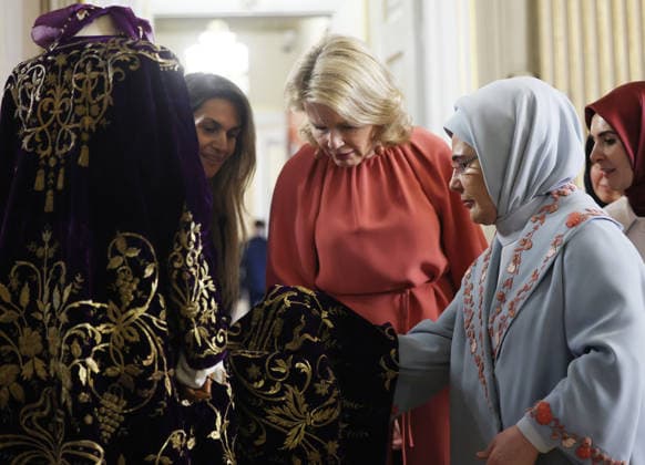 Turkish First Lady hosts Belgian Queen at Dolmabahce Palace ISTANBUL, TURKIYE - MAY 10: (----EDITORIAL USE ONLY - MANDATORY CREDIT - TURKISH PRESIDENCY MUSTAFA KAMACI HANDOUT - NO MARKETING NO ADVERTISING CAMPAIGNS - DISTRIBUTED AS A SERVICE TO CLIENTS----) Turkish First Lady Emine Erdogan (R) welcomes Queen Queen Mathilde (C) at Dolmabahce Palace in Istanbul, Turkiye, on May 10, 2026. Tur Presidency Mustafa Kamaci Handout Anadolu Istanbul Turkey. Editorial use only. Please get in touch for any other usage.  Copyright: x2026xAnadoluxTurxPresidencyx xMustafaxKamacix xHandoutx