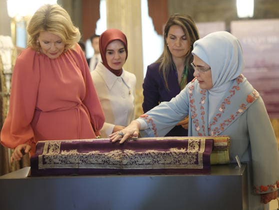 Turkish First Lady hosts Belgian Queen at Dolmabahce Palace ISTANBUL, TURKIYE - MAY 10: (----EDITORIAL USE ONLY - MANDATORY CREDIT - TURKISH PRESIDENCY MUSTAFA KAMACI HANDOUT - NO MARKETING NO ADVERTISING CAMPAIGNS - DISTRIBUTED AS A SERVICE TO CLIENTS----) Turkish First Lady Emine Erdogan (R) welcomes Queen Queen Mathilde (L) at Dolmabahce Palace in Istanbul, Turkiye, on May 10, 2026. Tur Presidency Mustafa Kamaci Handout Anadolu Istanbul Turkey. Editorial use only. Please get in touch for any other usage.  Copyright: x2026xAnadoluxTurxPresidencyx xMustafaxKamacix xHandoutx