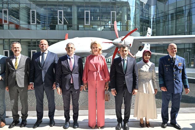 Belgian Queen Mathilde in Istanbul ISTANBUL, TURKIYE - MAY 10: Belgian Queen Mathilde (C) is welcomed by Baykar Board Chairman, Selcuk Bayraktar (3rd R) at the Ozdemir Bayraktar National Technology Center as part of an Economic Mission in Istanbul, Turkiye, on May 10, 2026. Elif Ozturk Anadolu Istanbul Turkey. Editorial use only. Please get in touch for any other usage.  Copyright: x2026xAnadoluxElifxOzturkx