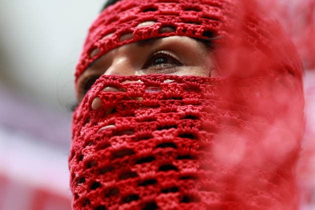 News Bilder des Tages March of National Dignity in Mexico City MEXICO CITY, MEXICO - MAY 10: A woman wearing a red balaclava takes part in the March of National Dignity, on Reforma avenue, in Mexico City, Mexico, on May 10, 2026. Framed by the World Cup year, mothers of missing persons held a march on Mother s Day to raise awareness about the crisis of disappearances in Mexico and to demand justice under the slogan the mothers will reach the final while the number of missing persons in the country exceeds 130,000. Daniel Cardenas Anadolu Mexico City Mexico. Editorial use only. Please get in touch for any other usage.  Copyright: x2026xAnadoluxDanielxCardenasx