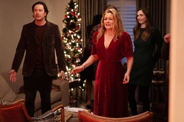 A MERRY LITTLE EX-MAS, from left: Oliver Hudson, Alicia Silverstone, Emily Hall, 2025. ph: Marni Grossman Netflix courtesy Everett CollectionMCDMELI ZX013 PUBLICATIONXNOTxINxCANxCHNxFRAxITAxJPNxNORxPOLxRUSxESPxUKxUSA Copyright: xx MCDMELI ZX013 MCDMELI_ZX013_H