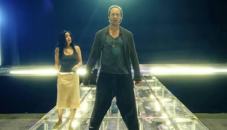 THE MOMENT, from left: Charli XCX, Alexander Skarsgard, 2026. A24 courtesy Everett CollectionMCDMOME EC090 PUBLICATIONXNOTxINxCANxCHNxFRAxITAxJPNxNORxPOLxRUSxESPxUKxUSA Copyright: xx MCDMOME EC090 MCDMOME_EC090_H