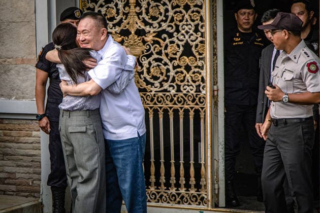 May 11, 2026, Bangkok, Bangkok, Thailand: THAKSIN SHINAWATRA, Thailand s former prime minister, embraces his family as he departs from Klong Prem Central Prison in Bangkok. Shinawatra walked out of a Bangkok prison to the cheers of loyal supporters. Bangkok Thailand - ZUMAw215 20260511_zip_w215_008 Copyright: xWissarutxWeerasoponx