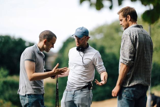 PILLION, from left: Harry Melling, director Harry Lighton, Alexander Skarsgard, on set, 2025. ph: Chris Harris A24 Courtesy Everett CollectionMCDPILL EC039 PUBLICATIONXNOTxINxCANxCHNxFRAxITAxJPNxNORxPOLxRUSxESPxUKxUSA Copyright: xx MCDPILL EC039 MCDPILL_EC039_H