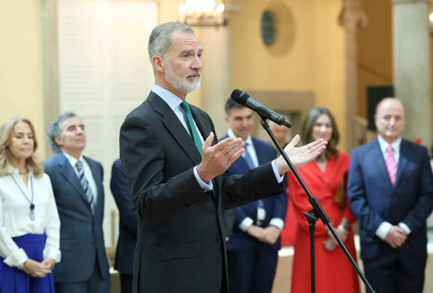 The King receives the winners of the 44th edition of the school contest What is a king for you King Felipe VI c during an audience with the winners of the 44th edition of the school contest What is a king for you , at the Royal Palace of El Pardo, on May 11, 2026, in Madrid Spain The contest, organized by the Fundación Institucional Espanola FIES and sponsored by the Orange Foundation, aims to bring the figure of the King and the Crown closer to schoolchildren, as well as to raise awareness of the role that the Constitution reserves for the Institution 11 MAY 2026 Marta Ferná Madrid Madrid Espana  Copyright: xMartaxFernandezx 7514709