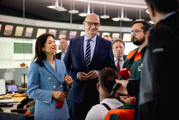 Bundeswirtschaftsministerin Katherina Reiche (CDU) besucht am Montag gemeinsam mit Brandenburgs Ministerpraesident Dietmar Woidke (SPD) die PCK in Schwedt, 11.05.2026. Fotografiert im Auftrag des BMWE Schwedt Deutschland *** Federal Economics Minister Katherina Reiche CDU visits the PCK in Schwedt on Monday together with Brandenburgs State Premier Dietmar Woidke SPD, 11 05 2026 Photographed on behalf of the BMWE Schwedt Germany Copyright: xJulianexSonntag BMWEx