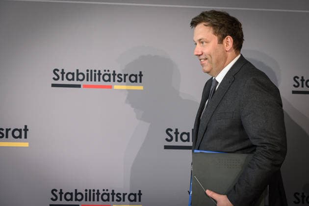 Berlin, Pressekonferenz zur 35. Sitzung des Stabilitätsrates mit Lars Klingbeil Pressekonferenz zur 35. Sitzung des Stabilitätsrates mit Finanzminister Lars Klingbeil (SPD), Thiess Büttner (Vorsitzender des unabhängigen Beirats), Matthias Makosch (Pressesprecher u. stellv. Sprecher des Bremer Senats), Bijörn Fecker (Bürgermeister und Senator für Finanzen Bremen) und Marcus Optendrenk (Finanzminister Nordrhein-Westfalen) im Gebäude des Bundesrates am 11.05.2026 in Berlin. Berlin Bundesrat Berlin Deutschland *** Berlin, Press conference on the 35th meeting of the Stability Council with Lars Klingbeil Press conference on the 35th meeting of the Stability Council with Finance Minister Lars Klingbeil SPD , Thiess Büttner Chairman of the