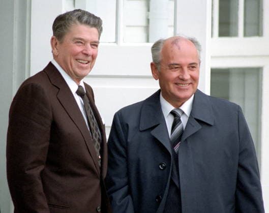 RECORD DATE NOT STATED Photograph of President Ronald Reagan and Mikhail Gorbachev Meeting between US President Ronald Reagan and Russian leader Mikhail Gorbachev at the historic 1986 Reagan-Gorbachev summit in Reykjavík, Iceland Editorial use only. All other uses to be cleared with the copyright owner (World History Archive), in advance., WHA_061_0261.jpg, Reagan; Gorbachev; summit; Reykjavik; Iceland; meeting; US President; Russian leader; historic; 1986; Cold War; diplomacy; politics; international relations; arms control; negotiations; superpowers; United States; Soviet Union; leaders; statesmen; Cold War era; political leaders; diplomacy summit; Reykjavik summit; Reagan-Gorbachev summit; Reykjavik meeting; Reagan-Gorbachev meeting; Rey Copyright: xWorldxHistoryxArchivex