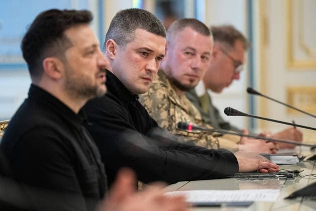 Ukrainian President Zelenskyy meets German Defence Minister Pistorius in Kyiv KYIV, UKRAINE - MAY 11: Ukrainian Defence Minister Mykhailo Fedorov (C) attends a meeting between Ukrainian and German delegations in Kyiv, Ukraine, on May 11, 2026. Danylo Antoniuk Anadolu Kyiv Ukraine. Editorial use only. Please get in touch for any other usage.  Copyright: x2026xAnadoluxDanyloxAntoniukx