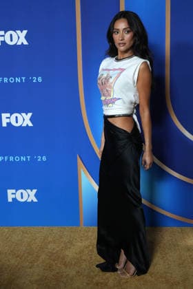 May 11, 2026, New York, Ny, USA: SHAY MITCHELL of Baywatch attends the Fox Upfront Red Carpet Event.New York City Center, NYC.May11, 2026. . Fox Upfront Red Carpet Event.New York City Center, NYC.May11, 2026. New York USA  - ZUMAms4_ 20260511_faf_ms4_008 Copyright: xSoniaxMoskowitzxGordonx
