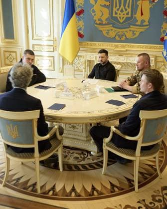 Zelenskyy receives Palantir CEO Alex Karp in Kyiv KYIV, UKRAINE - MAY 12: (----EDITORIAL USE ONLY - MANDATORY CREDIT - UKRAINIAN PRESIDENCY HANDOUT - NO MARKETING NO ADVERTISING CAMPAIGNS - DISTRIBUTED AS A SERVICE TO CLIENTS----) Ukrainian President Volodymyr Zelenskyy meets with the CEO of Palantir Technologies, Alex Karp (L) in Kyiv, Ukraine on May 12, 2026. Ukrainian Presidency Anadolu Kyiv Ukraine. Editorial use only. Please get in touch for any other usage.  Copyright: x2026xAnadoluxUkrainianxPresidencyx