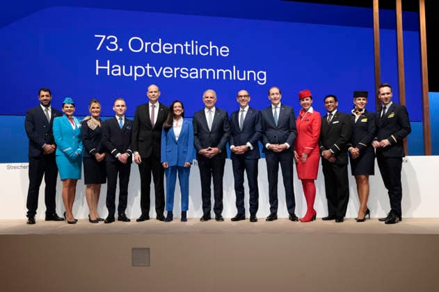 Michael Niggemann, Grazia Vittadini, Carsten Spohr, Till Streichert und Dieter Vranckx bei der Hauptversammlung der Deutschen Lufthansa AG in der Messe Frankfurt, Halle 5.1 & Congress Center. Frankfurt am Main, 12.05.2026 *** Michael Niggemann, Grazia Vittadini, Carsten Spohr, Till Streichert and Dieter Vranckx at the Annual General Meeting of Deutsche Lufthansa AG at Messe Frankfurt, Hall 5 1 Congress Center Frankfurt am Main, 12 05 2026 Foto:xR.xSchmiegeltx xFuturexImagex lufthansa_6515