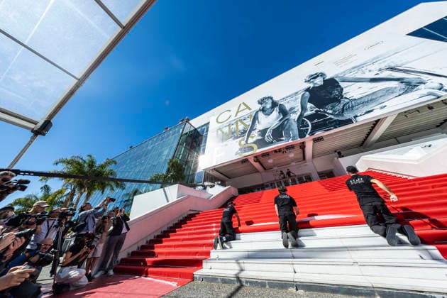 Mise en place tapis rouge avant louverture du 79ème Festival International du Film de Cannes le 12 mai 2026 Olivier Borde Bestimage Red carpet being laid out before the opening of the 79th Cannes International Film Festival on May 12, 2026 Cannes France  Copyright: xOLIVIERxBORDEx xBESTIMAGExOLIVIERxBORDEx xBESTIMAGEx