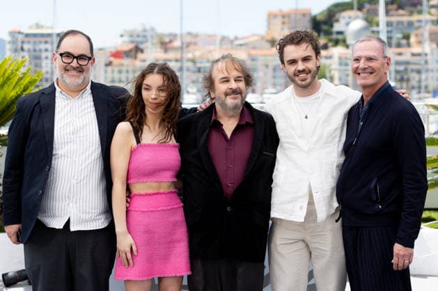 Carlos Ramírez Laloli, Katie Jackson, Peter Jackson, Billy Jackson et Ken Kamis P Jackson lors du photocall de la Palme dOr dhonneur lors du 79ème Festival de Cannes 12 23 mai 2026 au Palais des Festivals à Cannes, le 12 mai 2026 Jacovides Moreau Bestimage P Jackson lors du photocall de la Palme dOr dhonneur lors du 79ème Festival de Cannes 12 23 mai 2026 au Palais des Festivals à Cannes, le 12 mai 2026 Cannes France  Copyright: xJACOVIDES-MOREAUx xBESTIMAGExJACOVIDES-MOREAUx xBESTIMAGEx