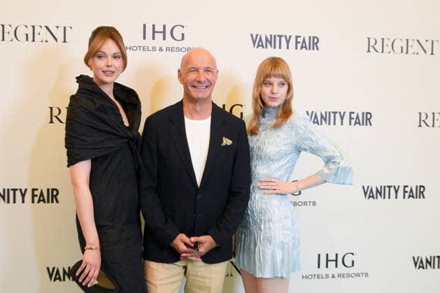 Frida Gustavsson, Christophe Laure and a guest at the Vanity Fair photocall on the beach at the Carlton Hotel during the 79th International Film Festival in Cannes, France on May 12, 2026 Lionel Urman Bestimage Celebs attend the Vanity Fair Lunch during the 79th annual Cannes Film Festival at Carlton Beach Club on May 12, 2026 in Cannes, France Paris France  Copyright: xLIONELxURMANxx xBESTIMAGExLIONELxURMANxx xBESTIMAGEx