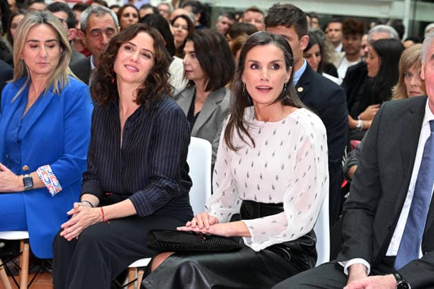 Queen Letizia presents the awards to the winning authors in the 48th edition of the SM Childrens Literature Awards The President of the Community of Madrid, Isabel Díaz Ayuso, and Queen Letizia during the presentation of the awards to the winning authors in the 48th edition of the SM Childrens Literature Awards El Barco de Vapor and Gran Angular 2026, at the Real Casa de Correos, on May 12, 2026, in Madrid Spain The winners Josan Hatero and Alba Quintas Garciandia will receive an award of 35,000 euros each, the largest in the Spanish-speaking world in their categories QUEEN QUEEN KING LITERATURE José Madrid Madrid Madrid Spain  Copyright: xJosÃ xOlivax 7518179