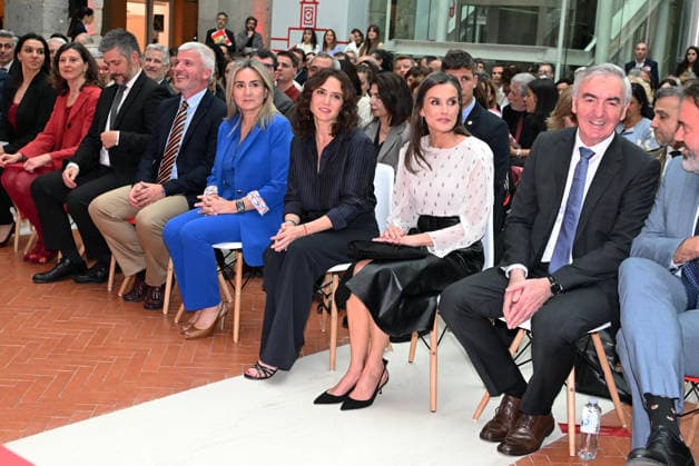 Queen Letizia presents the awards to the winning authors in the 48th edition of the SM Childrens Literature Awards The President of the Community of Madrid, Isabel Díaz Ayuso, and Queen Letizia during the presentation of the awards to the winning authors in the 48th edition of the SM Childrens Literature Awards El Barco de Vapor and Gran Angular 2026, at the Real Casa de Correos, on May 12, 2026, in Madrid Spain The winners Josan Hatero and Alba Quintas Garciandia will receive an award of 35,000 euros each, the largest in the Spanish-speaking world in their categories QUEEN QUEEN KING LITERATURE José Madrid Madrid Madrid Spain  Copyright: xJosÃ xOlivax 7518180