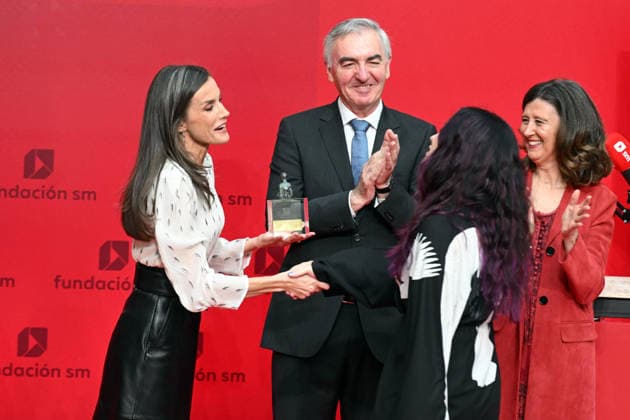Queen Letizia presents the awards to the winning authors in the 48th edition of the SM Childrens Literature Awards Queen Letizia presents the award to Alba Quintas in the 48th edition of the SM Childrens Literature Awards El Barco de Vapor and Gran Angular 2026, at the Real Casa de Correos, on May 12, 2026, in Madrid Spain The winners Josan Hatero and Alba Quintas Garciandia will receive an award of 35,000 euros each, the largest in the Spanish-speaking world in their categories QUEEN REALEZA LITERATURA José Madrid Madrid Madrid Espana  Copyright: xJosÃ xOlivax 7518246