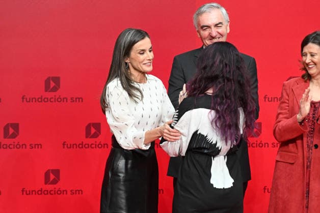 Queen Letizia presents the awards to the winning authors in the 48th edition of the SM Childrens Literature Awards Queen Letizia presents the award to Alba Quintas in the 48th edition of the SM Childrens Literature Awards El Barco de Vapor and Gran Angular 2026, at the Real Casa de Correos, on May 12, 2026, in Madrid Spain The winners Josan Hatero and Alba Quintas Garciandia will receive an award of 35,000 euros each, the largest in the Spanish-speaking world in their categories QUEEN REALEZA LITERATURA José Madrid Madrid Madrid Espana  Copyright: xJosÃ xOlivax 7518247