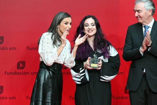 Queen Letizia presents the awards to the winning authors in the 48th edition of the SM Childrens Literature Awards Queen Letizia presents the award to Alba Quintas in the 48th edition of the SM Childrens Literature Awards El Barco de Vapor and Gran Angular 2026, at the Real Casa de Correos, on May 12, 2026, in Madrid Spain The winners Josan Hatero and Alba Quintas Garciandia will receive an award of 35,000 euros each, the largest in the Spanish-speaking world in their categories QUEEN REALEZA LITERATURA José Madrid Madrid Madrid Espana  Copyright: xJosÃ xOlivax 7518249