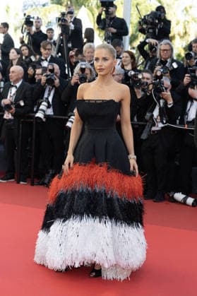 Caroline Daur Montée des marches du film La vénus électrique pour la cérémonie douverture du 79ème Festival International du Film de Cannes, le 12 mai 2026 Olivier Borde Bestimage Red carpet for The electric kiss during the 79th Cannes International Film Festival Opening ceremony on May 12, 2026 Cannes France  Copyright: xOLIVIERxBORDEx xBESTIMAGExOLIVIERxBORDEx xBESTIMAGEx