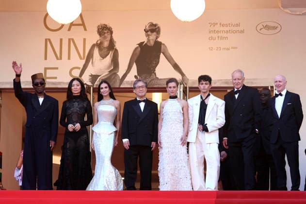 Isaach De Bankole, Chloe Zhao, Demi Moore, Park Chan-wook, Laura Wandel, Diego Cespedes, Stellan Skarsgard und Paul Laverty bei der Opening Ceremony mit der Premiere des Kinofilms La VÃ nus Electrique The Electric Kiss auf dem Festival de Cannes 2026 79. Internationale Filmfestspiele von Cannes im Palais des Festivals. Cannes, 12.05.2026