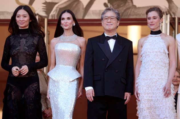 Chloe Zhao, Demi Moore, Park Chan-Wook und Laura Wandel bei der Opening Ceremony mit der Premiere des Kinofilms La VÃ nus Electrique The Electric Kiss auf dem Festival de Cannes 2026 79. Internationale Filmfestspiele von Cannes im Palais des Festivals. Cannes, 12.05.2026