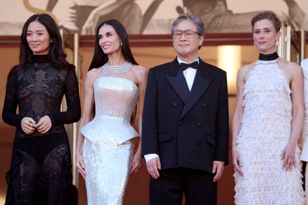 Chloe Zhao, Demi Moore, Park Chan-Wook und Laura Wandel bei der Opening Ceremony mit der Premiere des Kinofilms La VÃ nus Electrique The Electric Kiss auf dem Festival de Cannes 2026 79. Internationale Filmfestspiele von Cannes im Palais des Festivals. Cannes, 12.05.2026