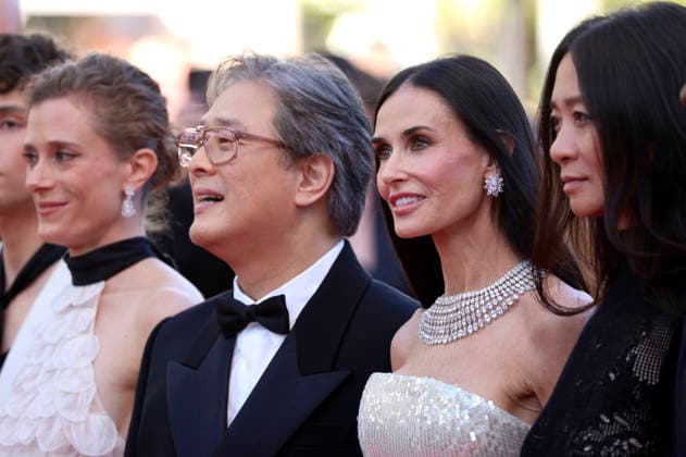 Laura Wandel, Park Chan-wook, Demi Moore und Chloe Zhao bei der Opening Ceremony mit der Premiere des Kinofilms La VÃ nus Electrique The Electric Kiss auf dem Festival de Cannes 2026 79. Internationale Filmfestspiele von Cannes im Palais des Festivals. Cannes, 12.05.2026