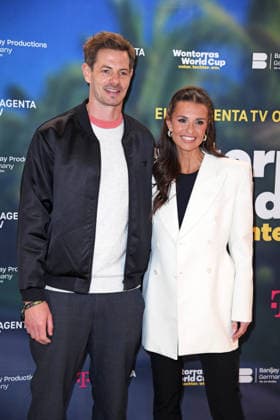 Alexander Alex Schlüter, Laura Wontorra beim Wontorras World Cup - Vater. Tochter. WM Premieren-Screening im Telekom Flagship Store Hamburg-Altstadt in Hamburg am 12.05.2026