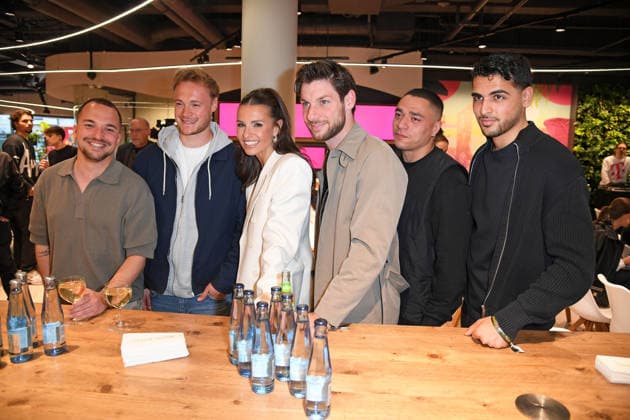 Laura Wontorra, Wontorriors FC beim Wontorras World Cup - Vater. Tochter. WM Premieren-Screening im Telekom Flagship Store Hamburg-Altstadt in Hamburg am 12.05.2026