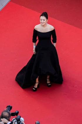 Gong Li Montée des marches du film La vénus électrique pour la cérémonie douverture du 79ème Festival International du Film de Cannes, le 12 mai 2026 Camilla Canalini Bestimage Red carpet for The electric kiss during the 79th Cannes International Film Festival Opening ceremony on May 12, 2026 Cannes France  Copyright: xCamillaxCanalinix xBestimagexCamillaxCanalinix xBestimagex