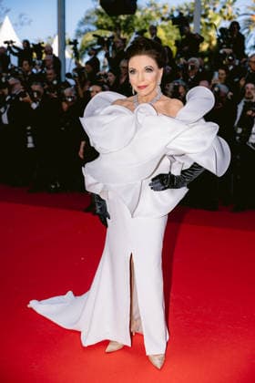 79ème Festival International du Film de Cannes Montée des marches douverture avec le film La Vénus Electrique 79th International Cannes Film Festival Opening Red Carpet with La Vénus Electrique movie 455840 2026 05 12 Alpes Maritimes Cannes France Collins, Joan  Copyright: xTerencexBaelenx STAR_455840_154