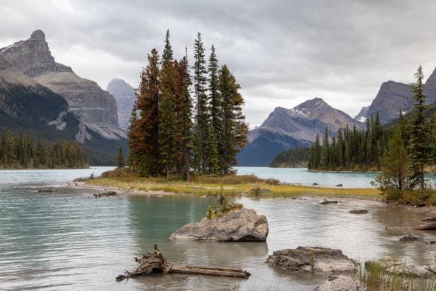 Creative Highlights World Small Pine Island in Turquoise Mountain Lake With Dramatic Overc Banff, Alberta, Canada CR_NCJL2605101F-2015360-01